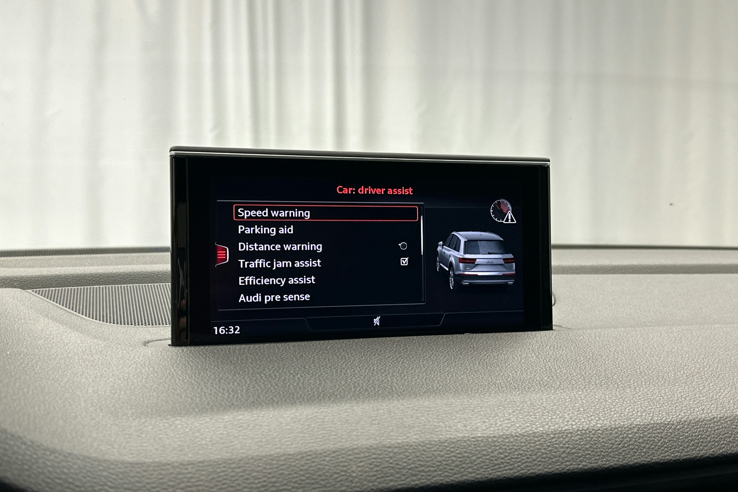 valkoinen Audi Q7 2016 kuva 16.