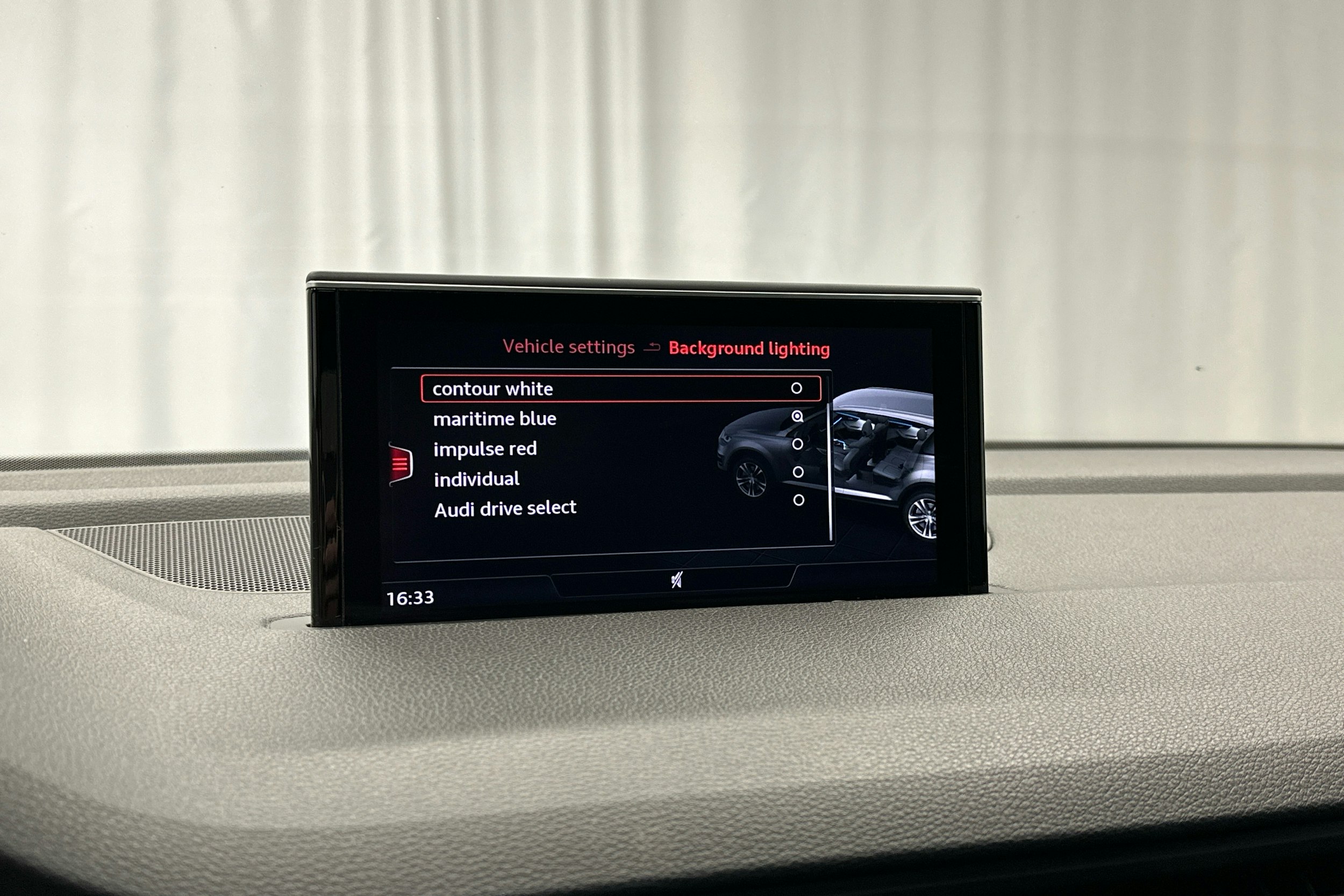 valkoinen Audi Q7 2016 kuva 19.