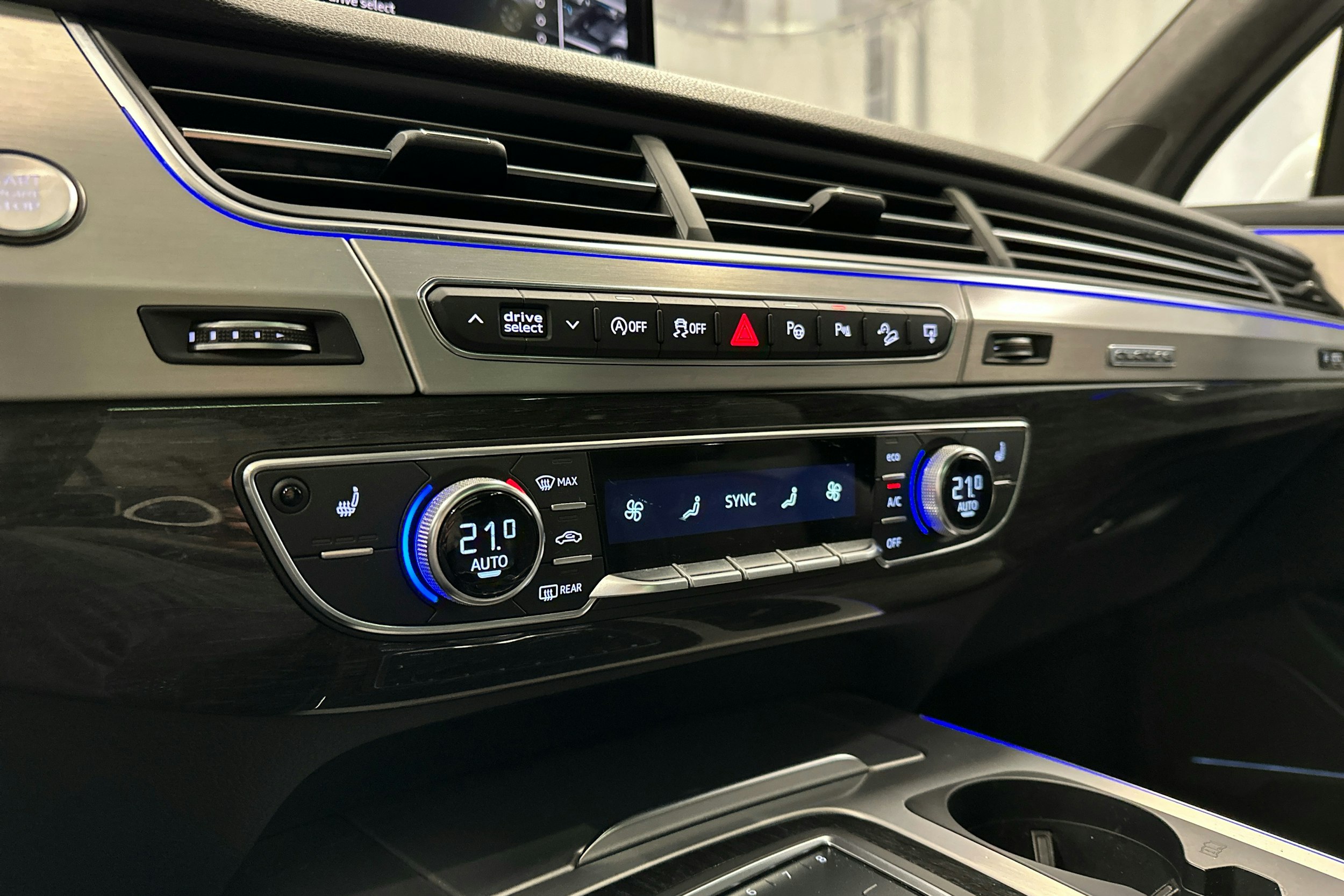 valkoinen Audi Q7 2016 kuva 20.