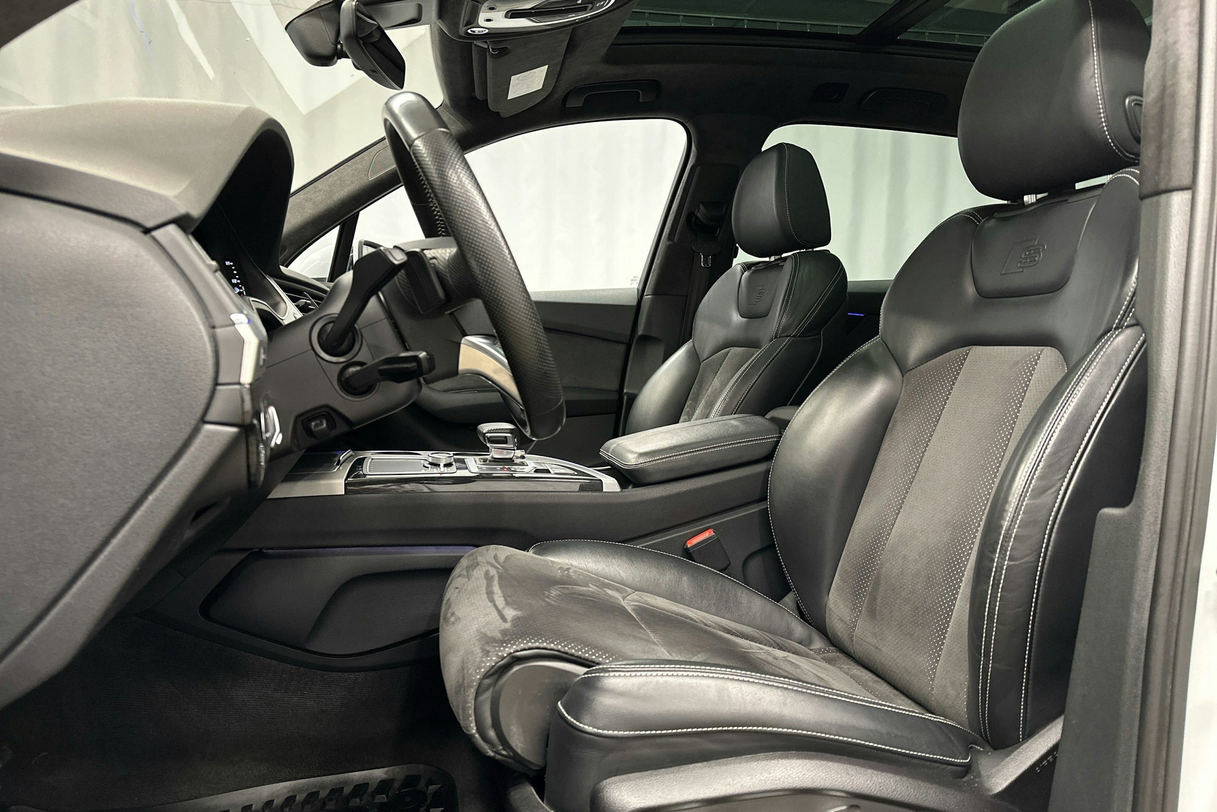 valkoinen Audi Q7 2016 kuva 22.