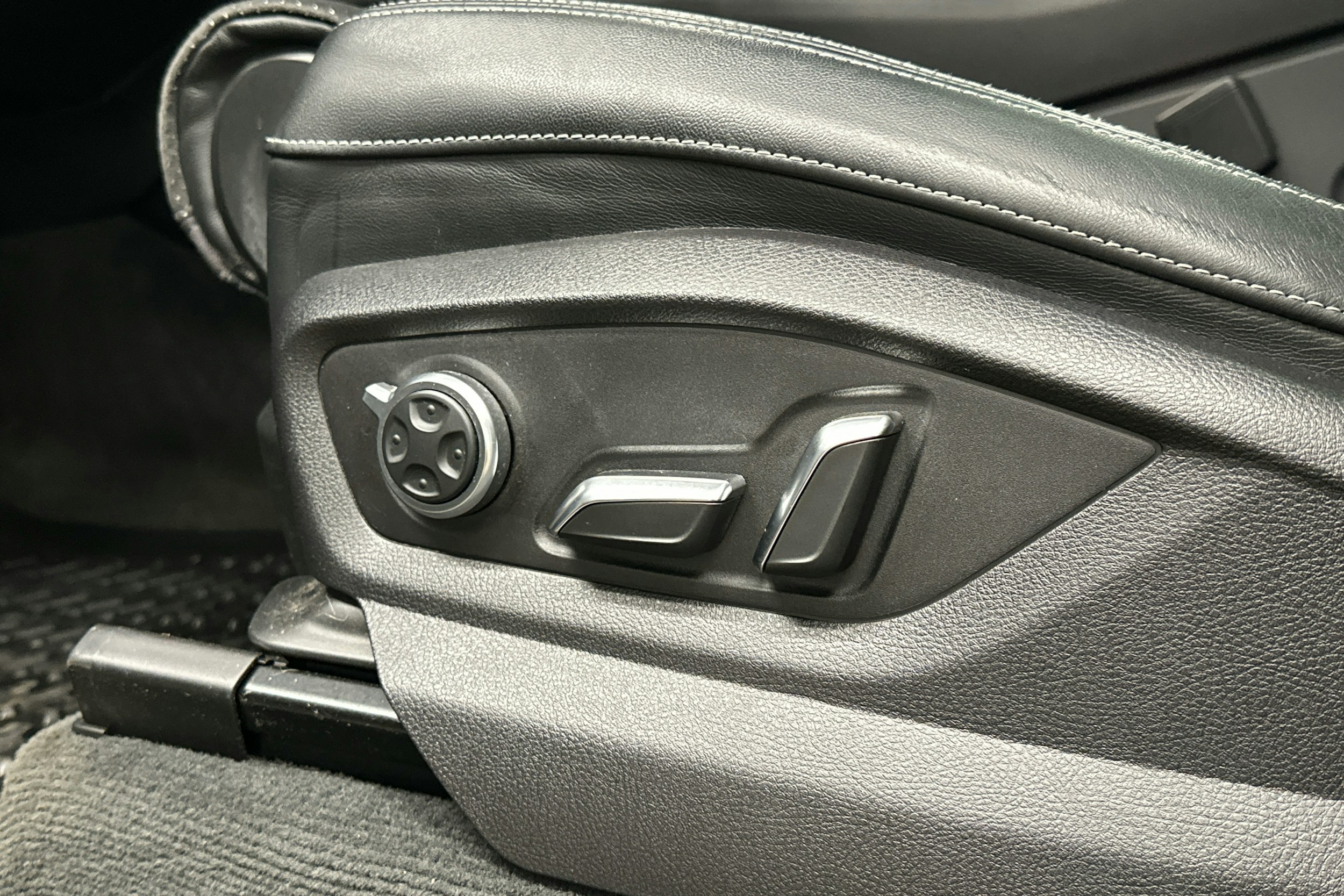valkoinen Audi Q7 2016 kuva 23.
