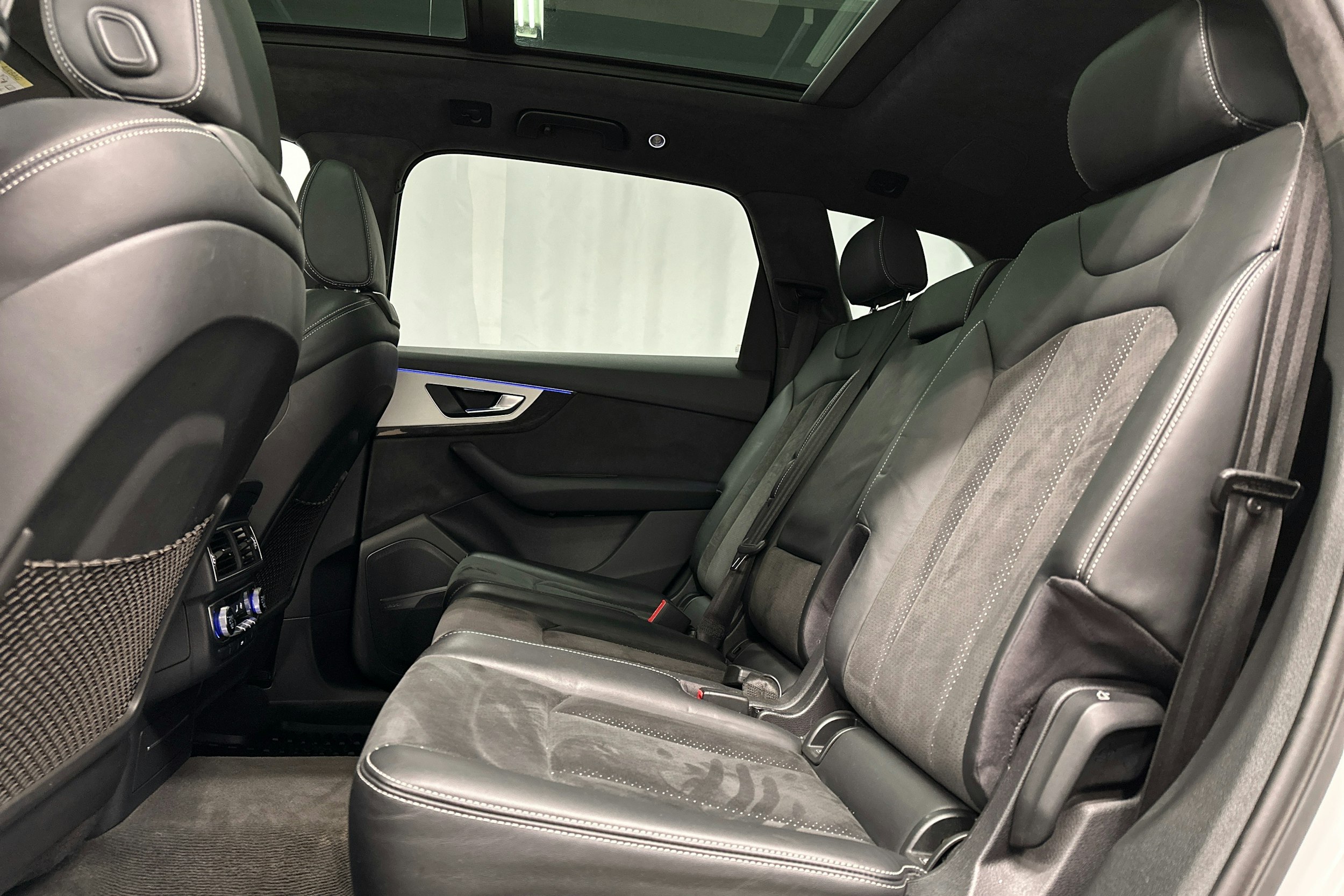 valkoinen Audi Q7 2016 kuva 26.
