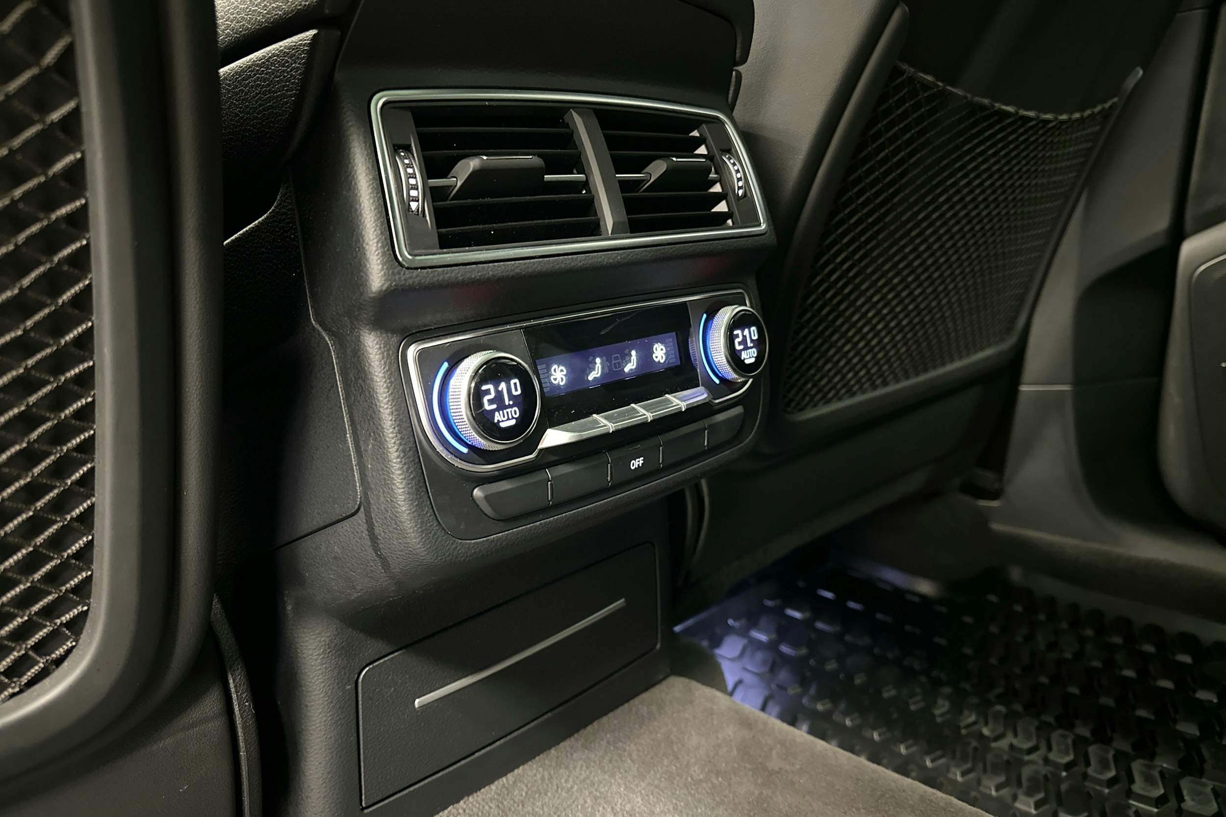 valkoinen Audi Q7 2016 kuva 28.