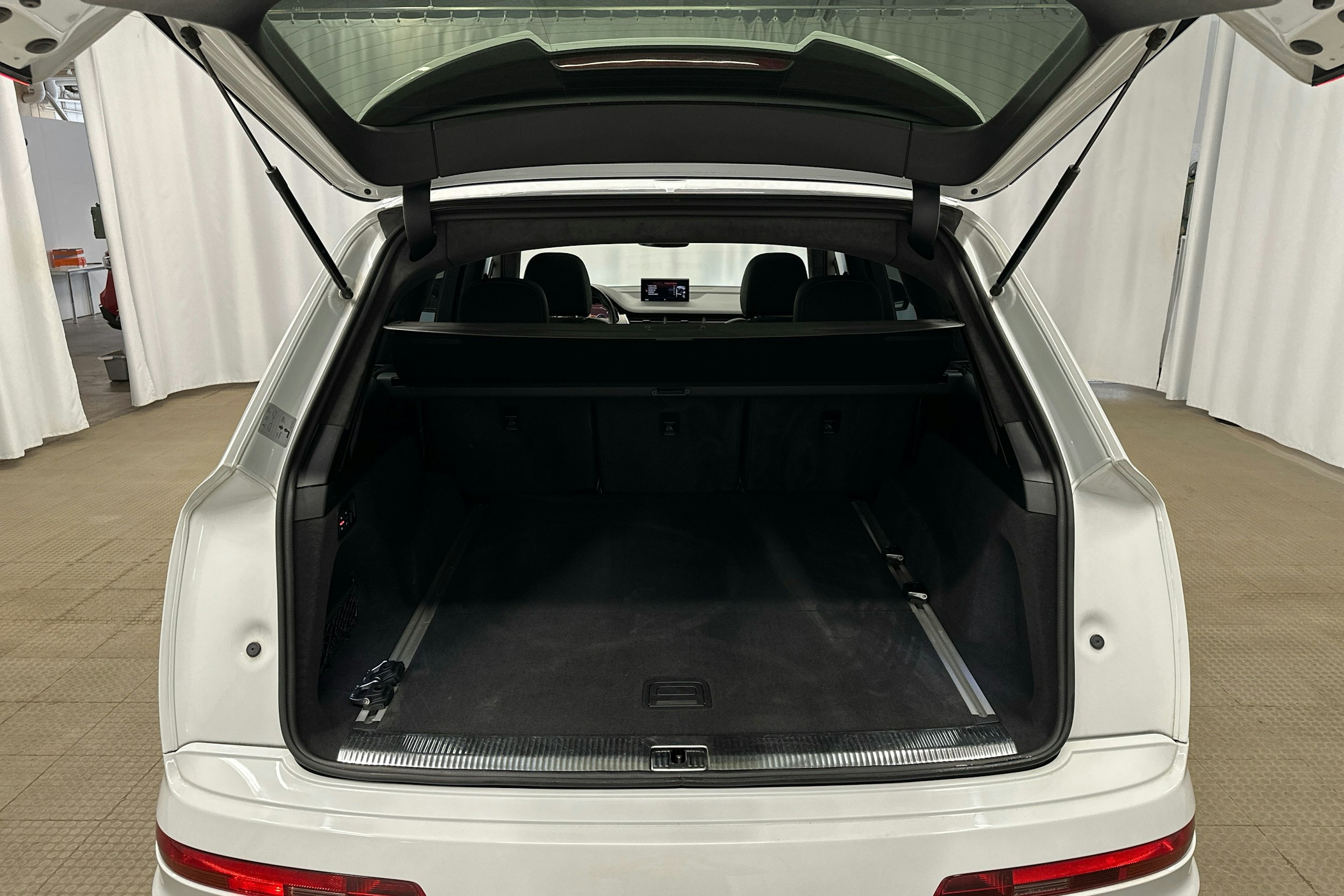 valkoinen Audi Q7 2016 kuva 29.