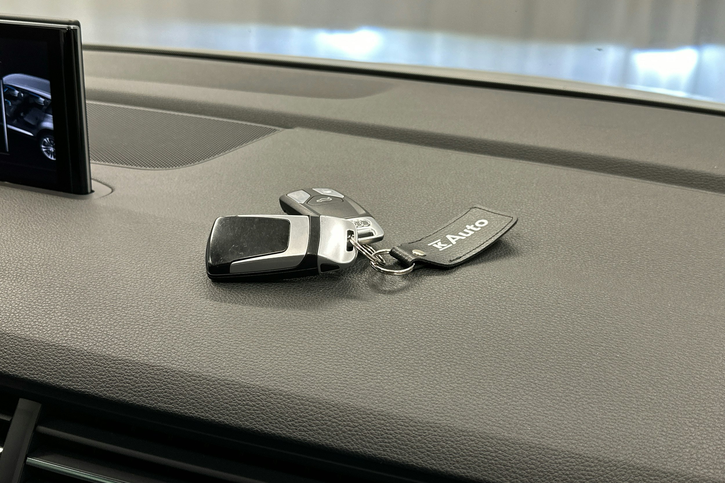 valkoinen Audi Q7 2016 kuva 34.