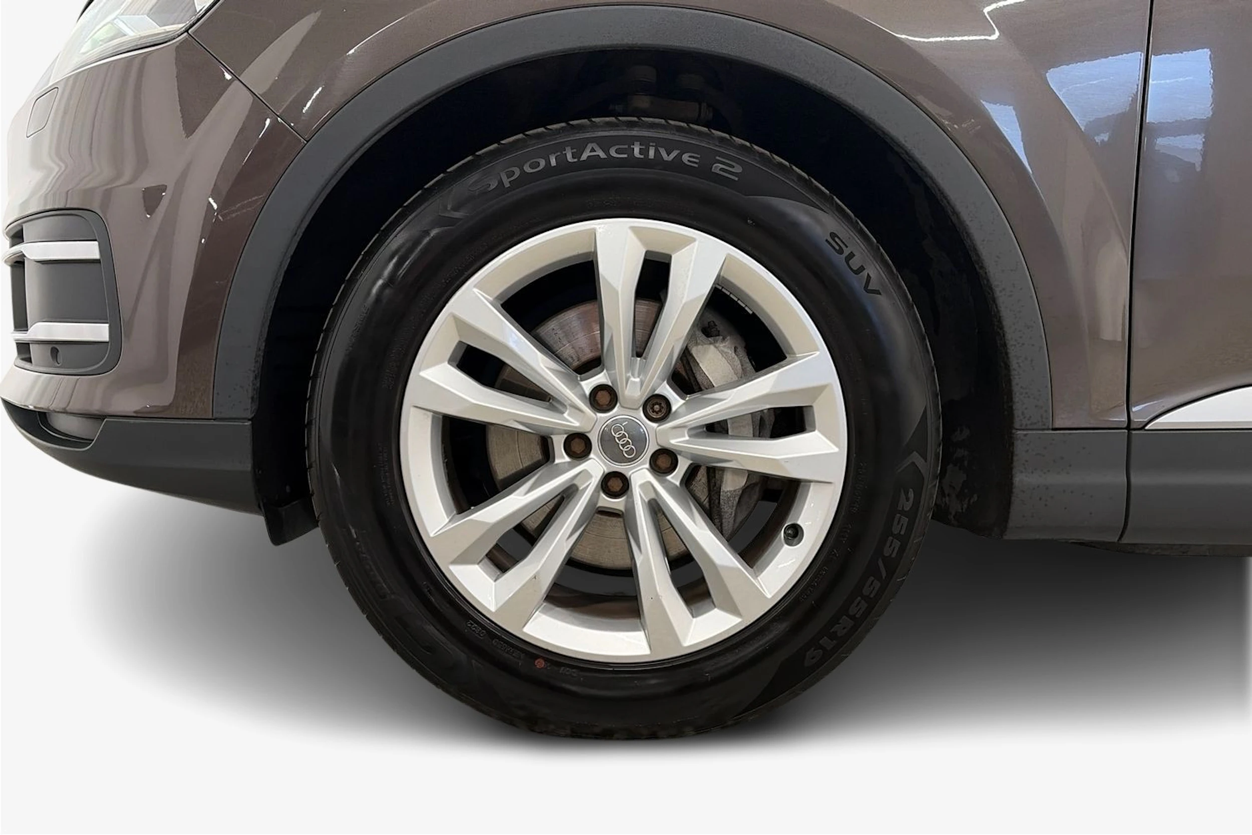 Ruskea (beige) Audi Q7 2016 kuva 9.