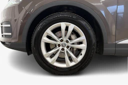 Ruskea (beige) Audi Q7 2016 kuva 9.