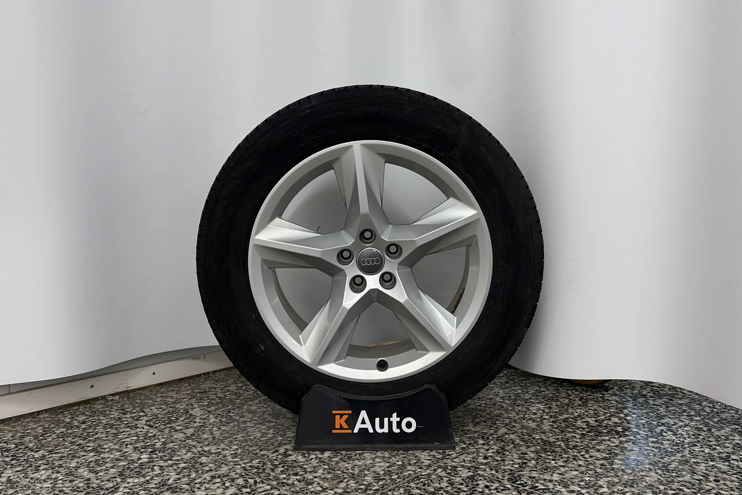 Ruskea (beige) Audi Q7 2016 kuva 10.