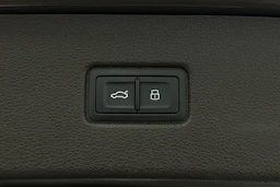 Ruskea (beige) Audi Q7 2016 kuva 12.