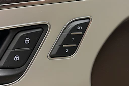 Ruskea (beige) Audi Q7 2016 kuva 17.
