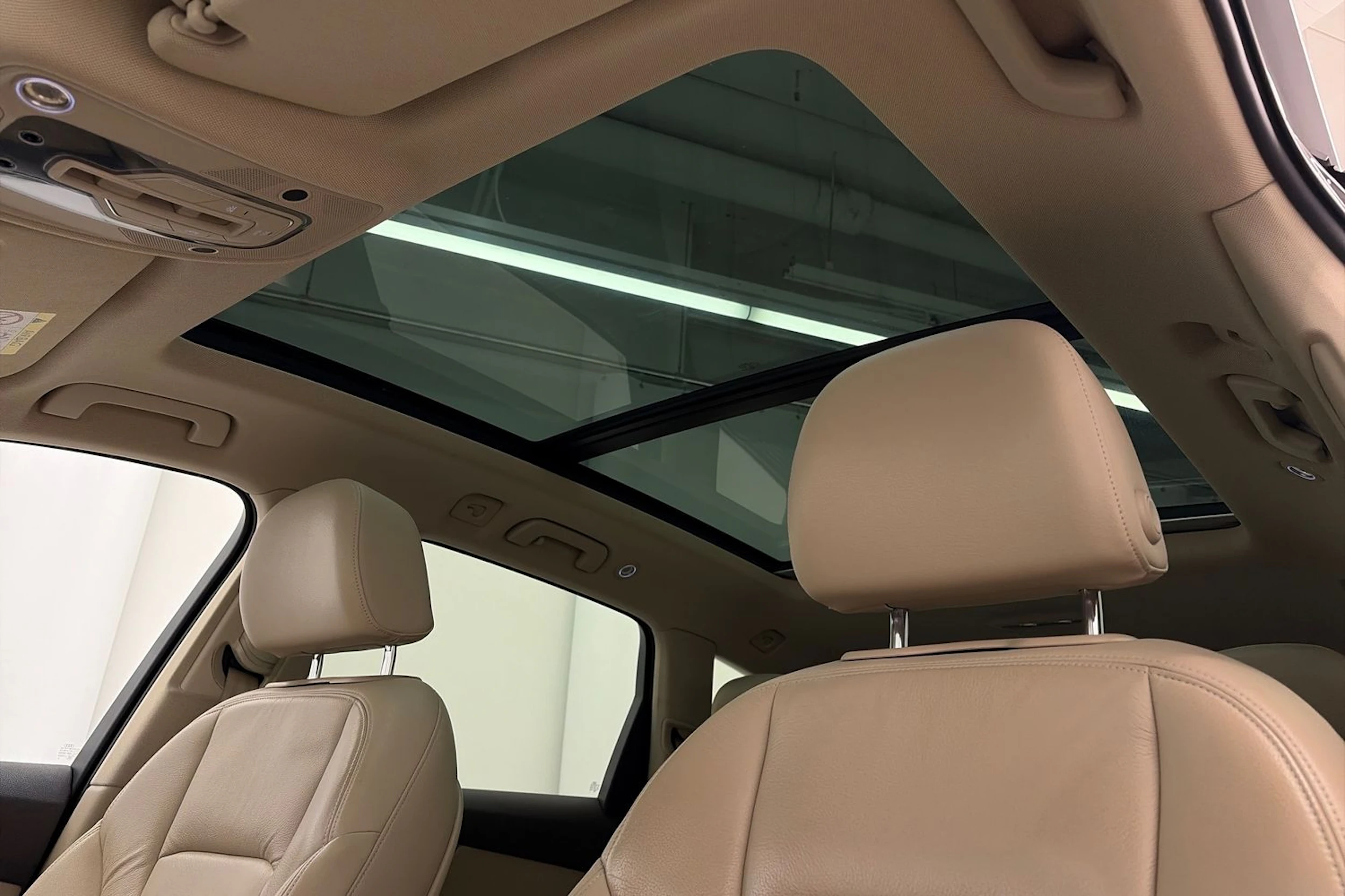 Ruskea (beige) Audi Q7 2016 kuva 19.