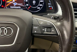 Ruskea (beige) Audi Q7 2016 kuva 22.