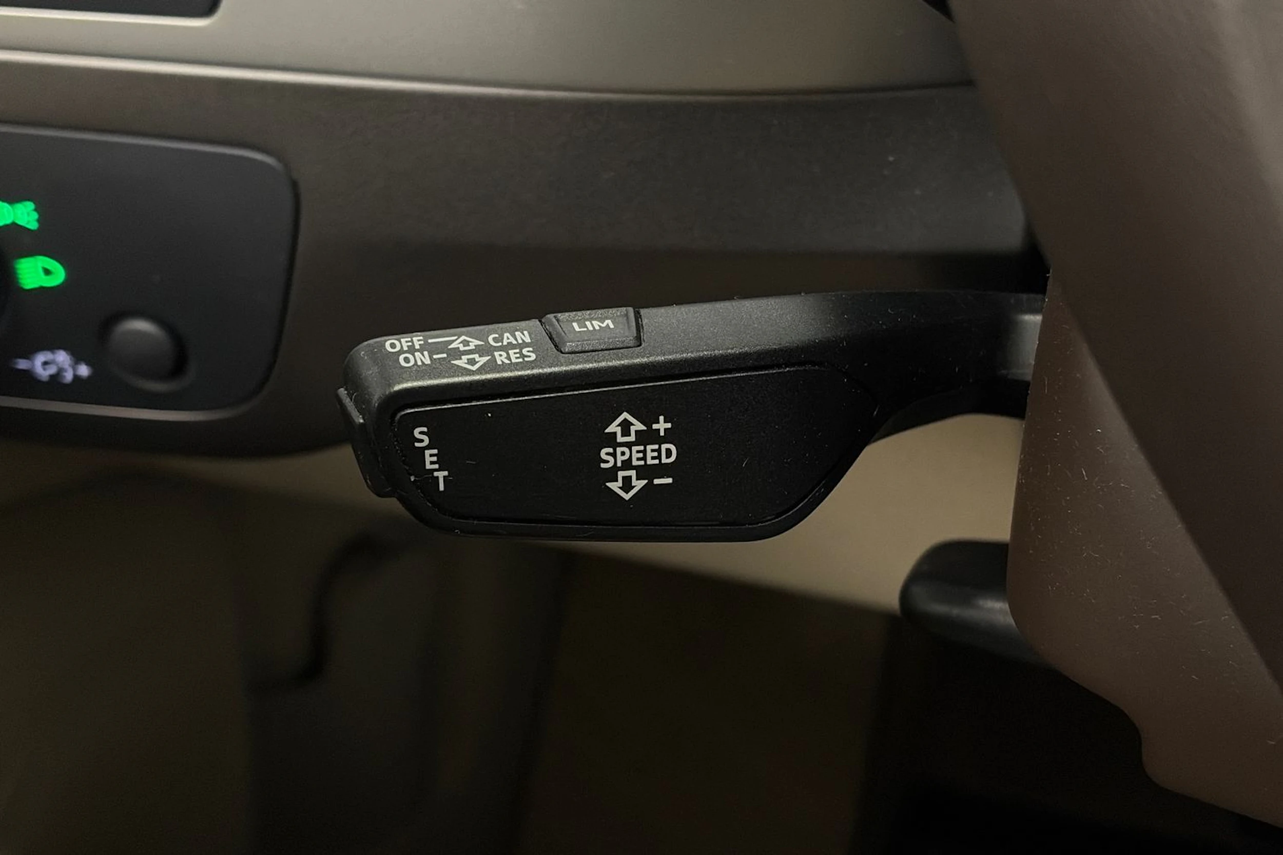 Ruskea (beige) Audi Q7 2016 kuva 23.