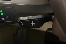 Ruskea (beige) Audi Q7 2016 kuva 23.