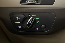 Ruskea (beige) Audi Q7 2016 kuva 24.