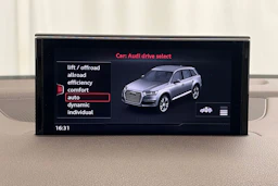 Ruskea (beige) Audi Q7 2016 kuva 27.
