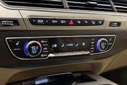 Ruskea (beige) Audi Q7 2016 kuva 33.