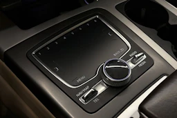 Ruskea (beige) Audi Q7 2016 kuva 34.