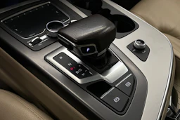 Ruskea (beige) Audi Q7 2016 kuva 35.