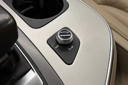 Ruskea (beige) Audi Q7 2016 kuva 36.