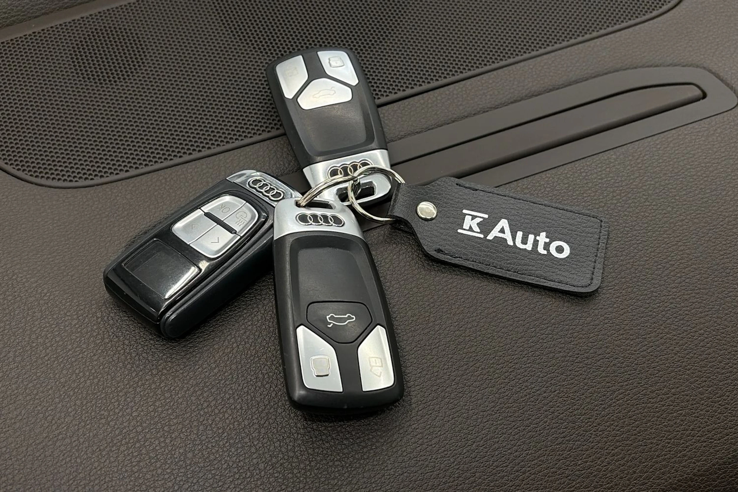 Ruskea (beige) Audi Q7 2016 kuva 39.