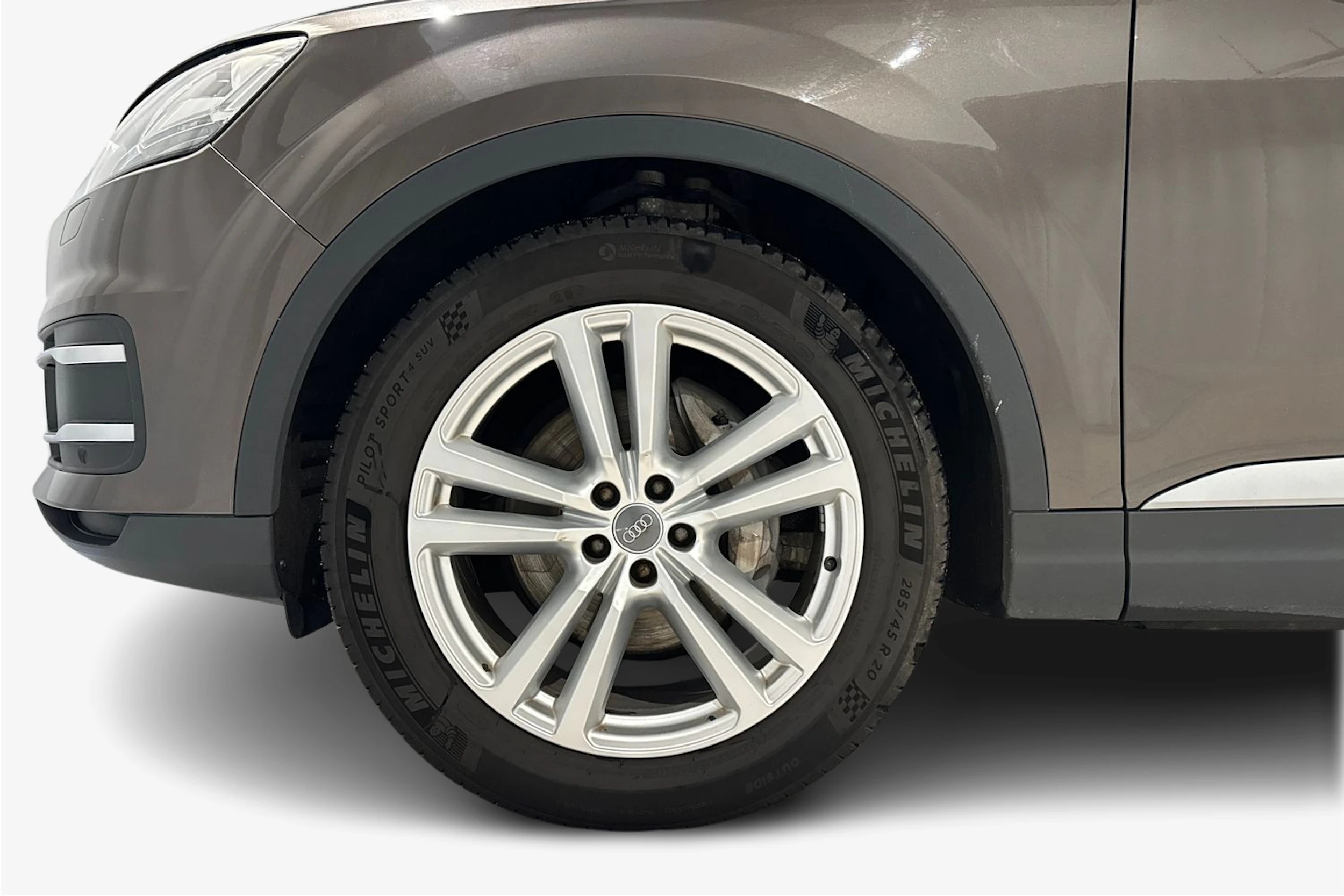 ruskea (beige) Audi Q7 2016 kuva 9.