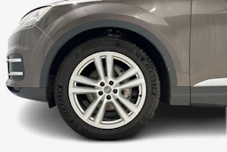 ruskea (beige) Audi Q7 2016 kuva 9.