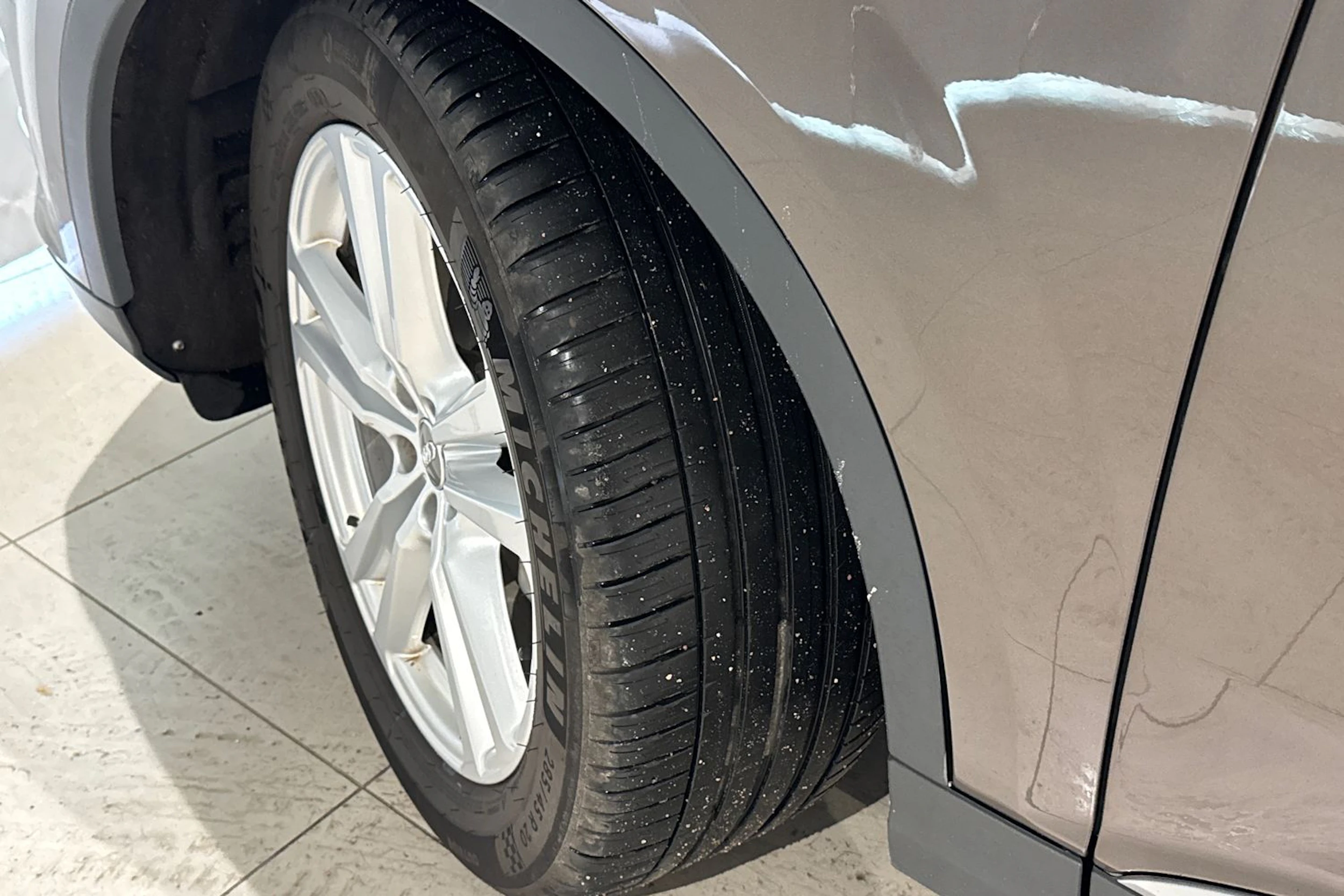 ruskea (beige) Audi Q7 2016 kuva 10.