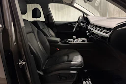 ruskea (beige) Audi Q7 2016 kuva 13.