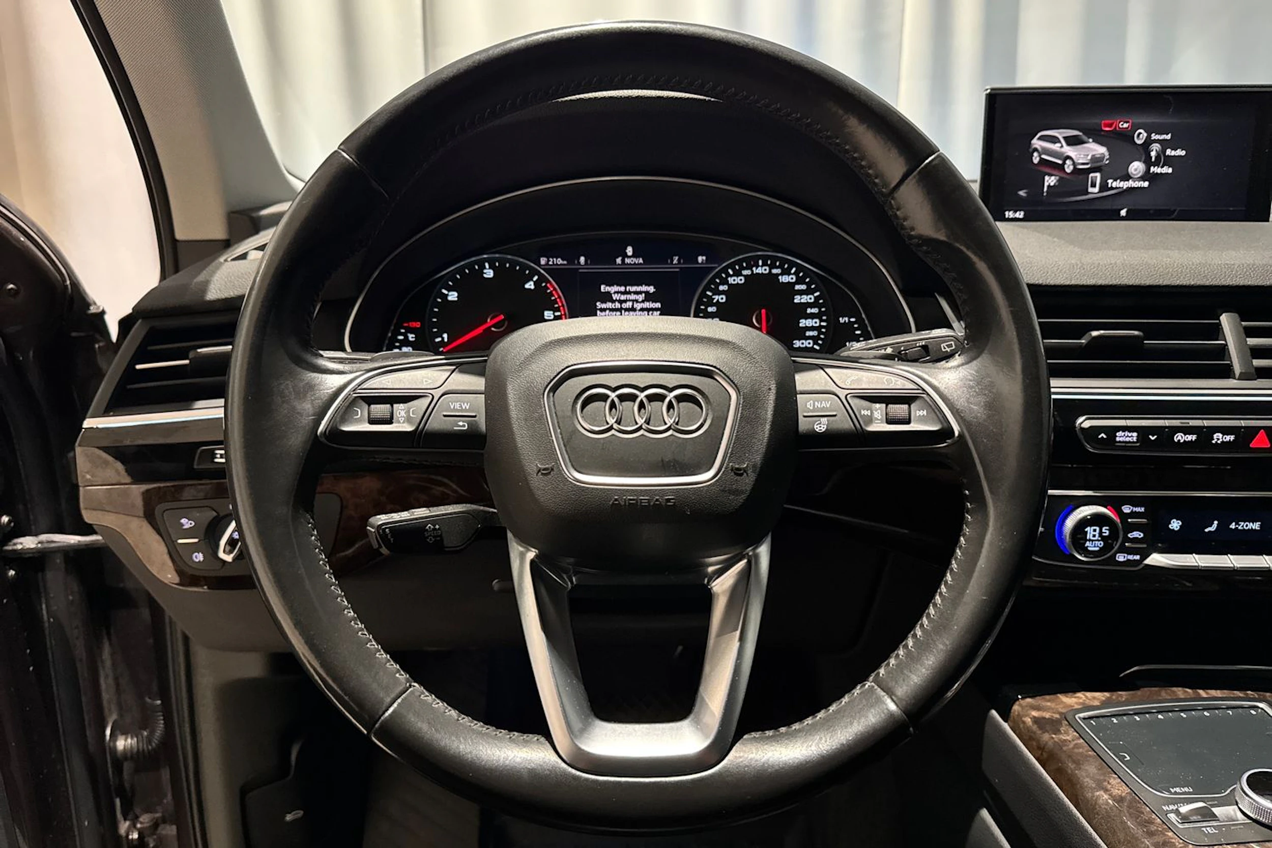 ruskea (beige) Audi Q7 2016 kuva 15.