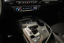ruskea (beige) Audi Q7 2016 kuva 24.