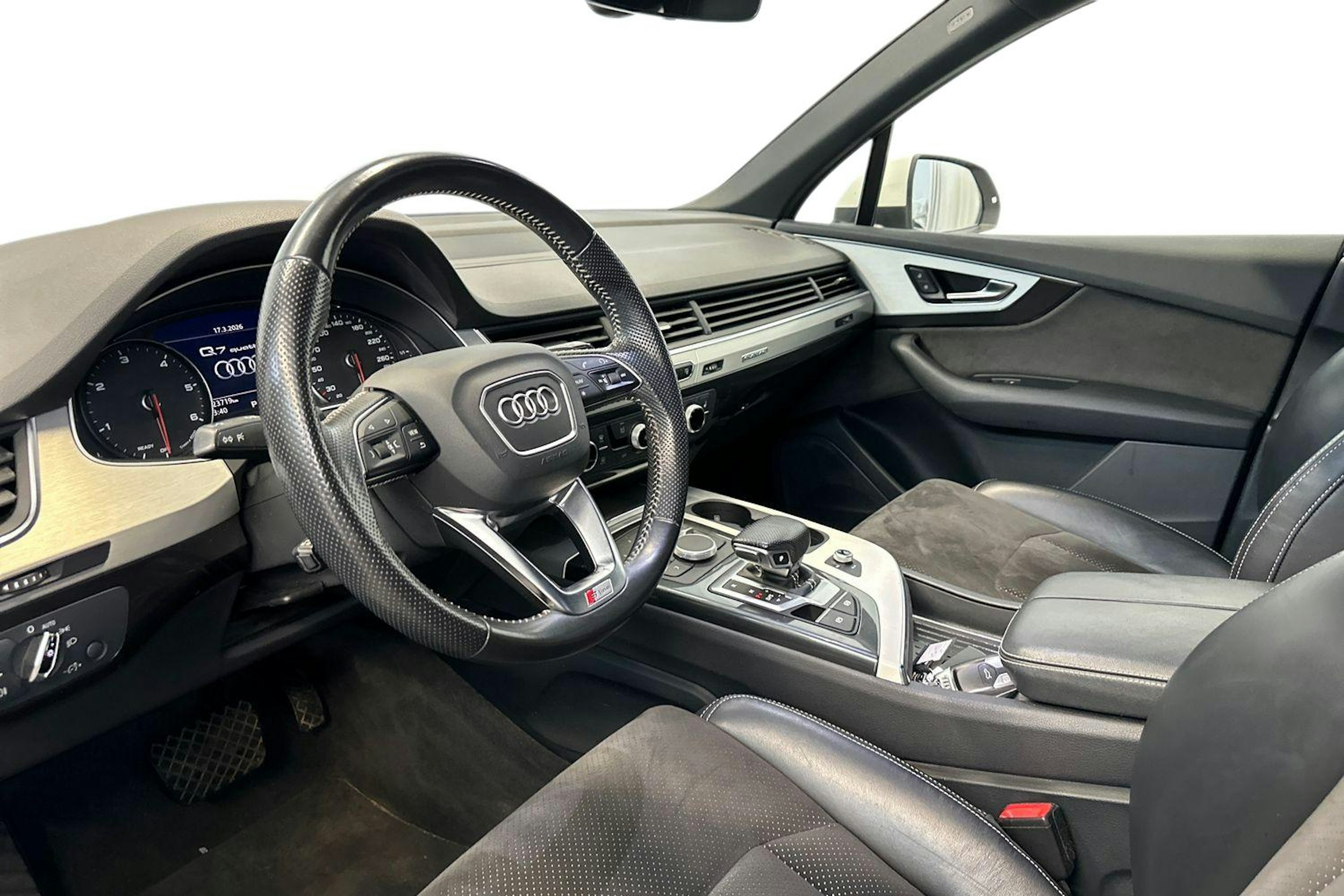 Valkoinen Audi Q7 2016 kuva 6.