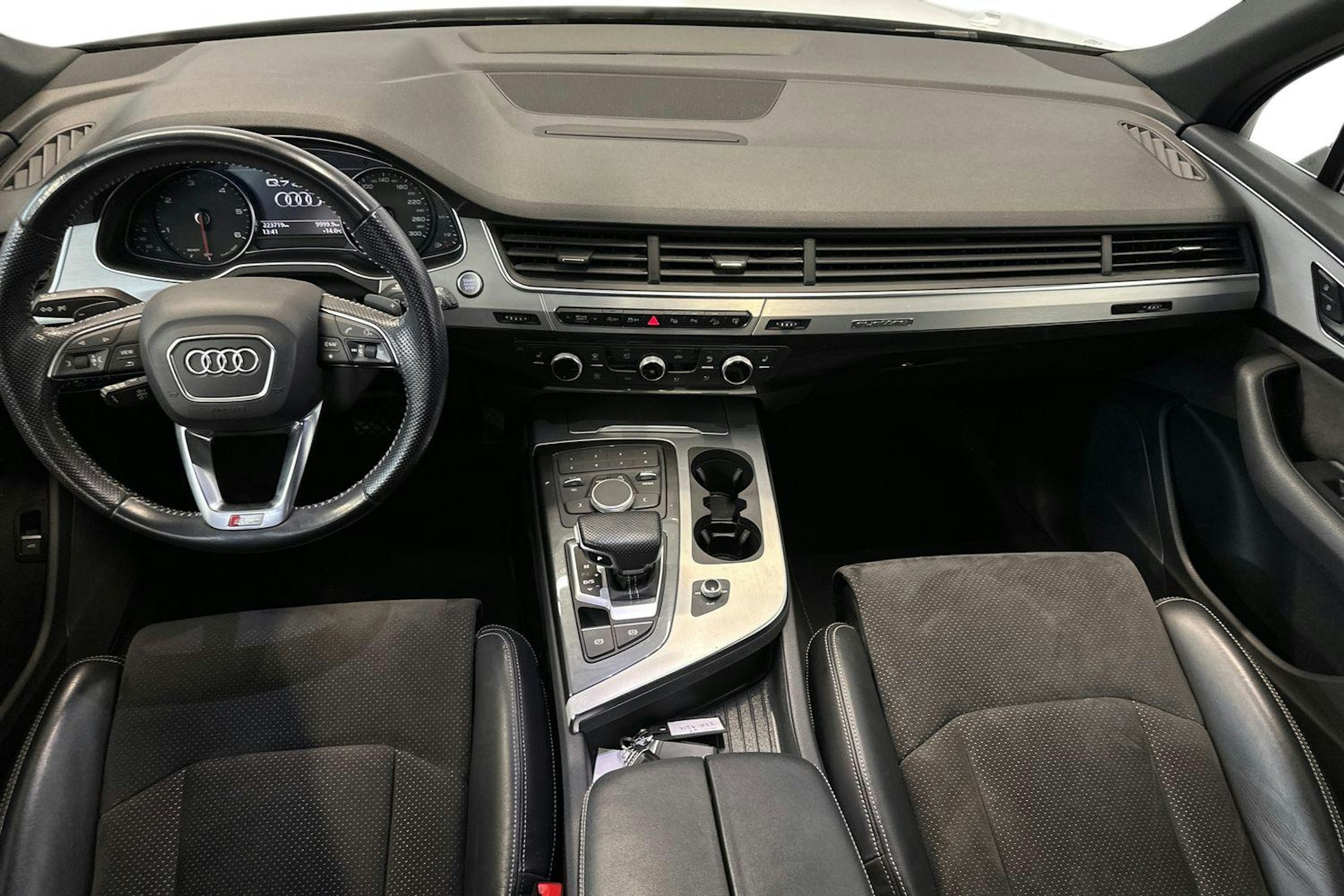 Valkoinen Audi Q7 2016 kuva 7.