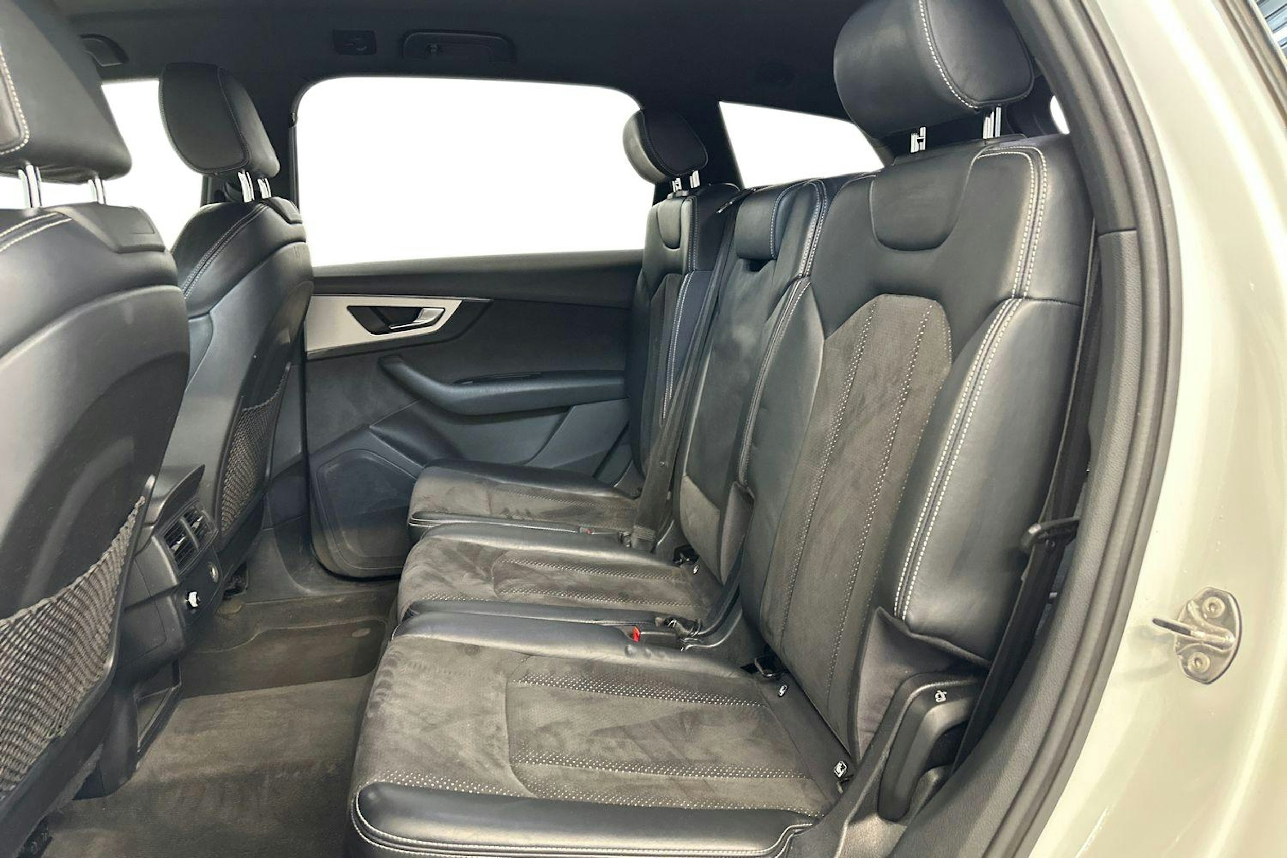 Valkoinen Audi Q7 2016 kuva 8.