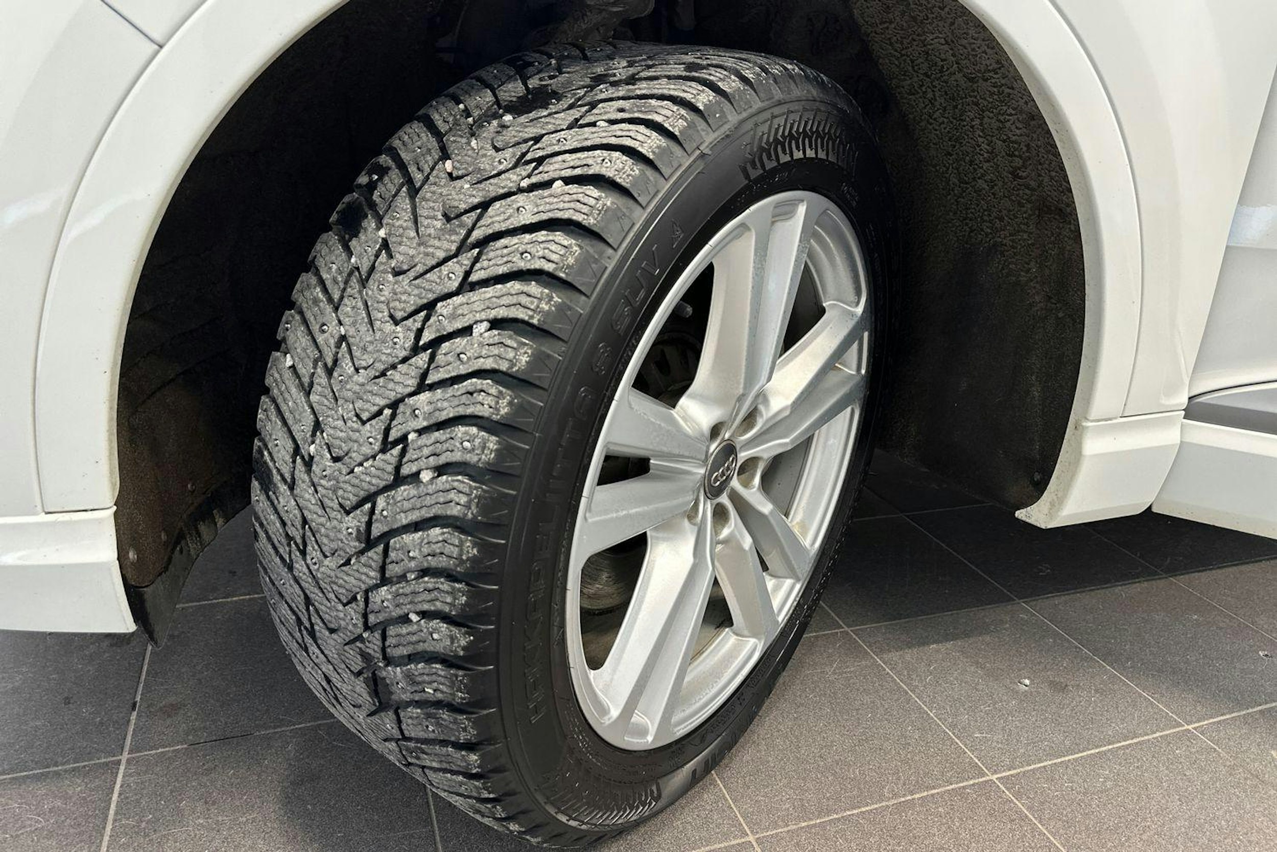 Valkoinen Audi Q7 2016 kuva 9.