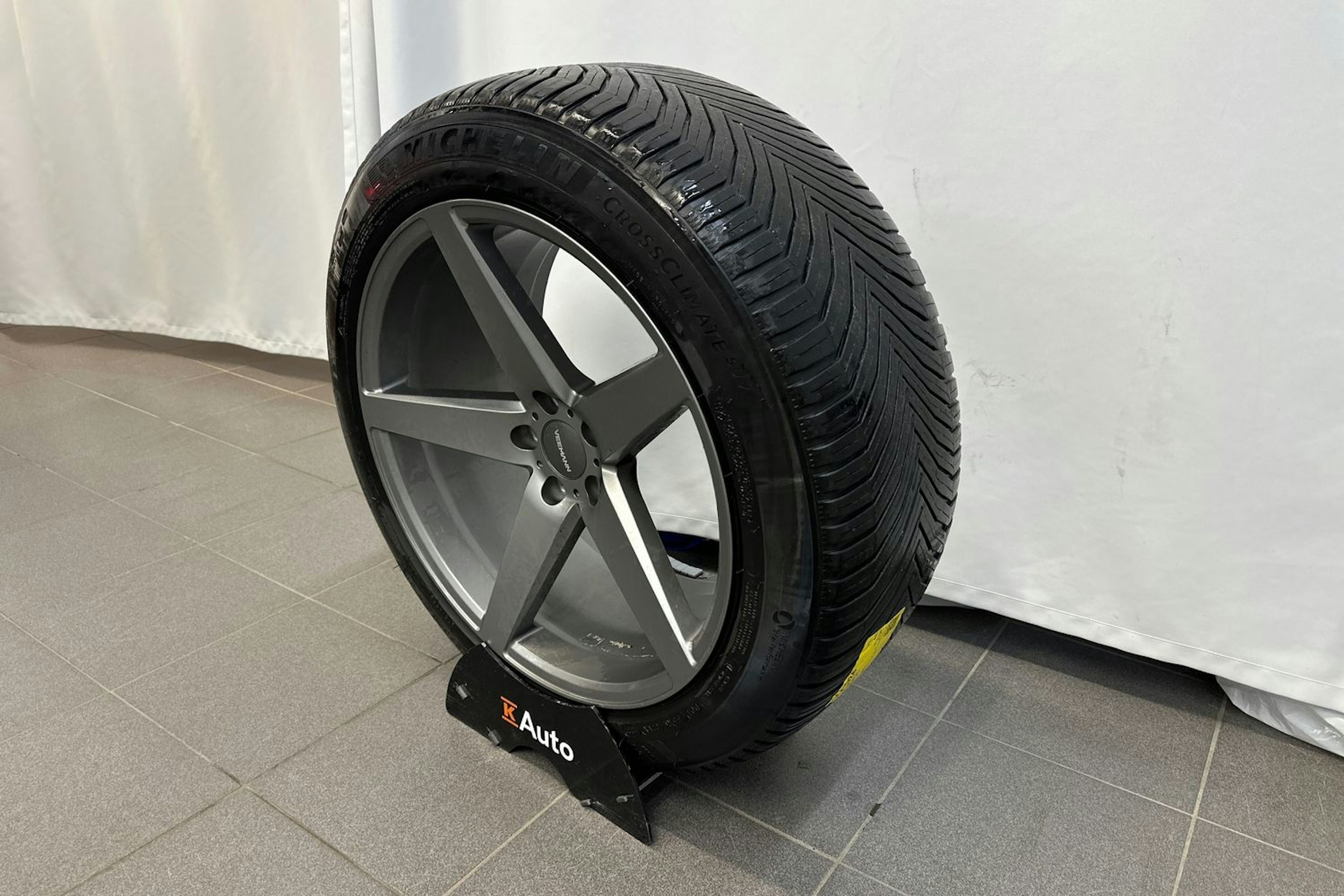 Valkoinen Audi Q7 2016 kuva 10.