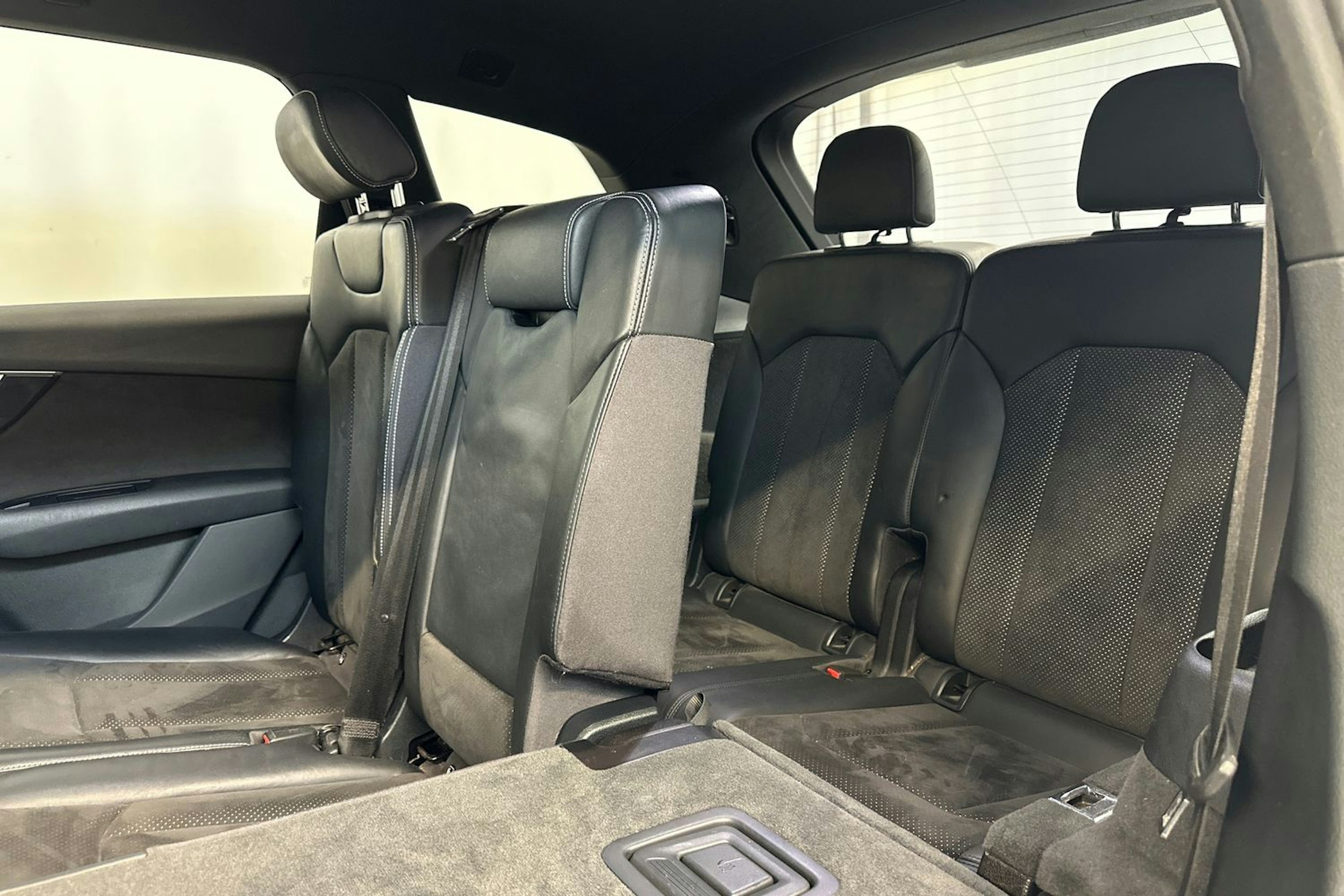 Valkoinen Audi Q7 2016 kuva 11.