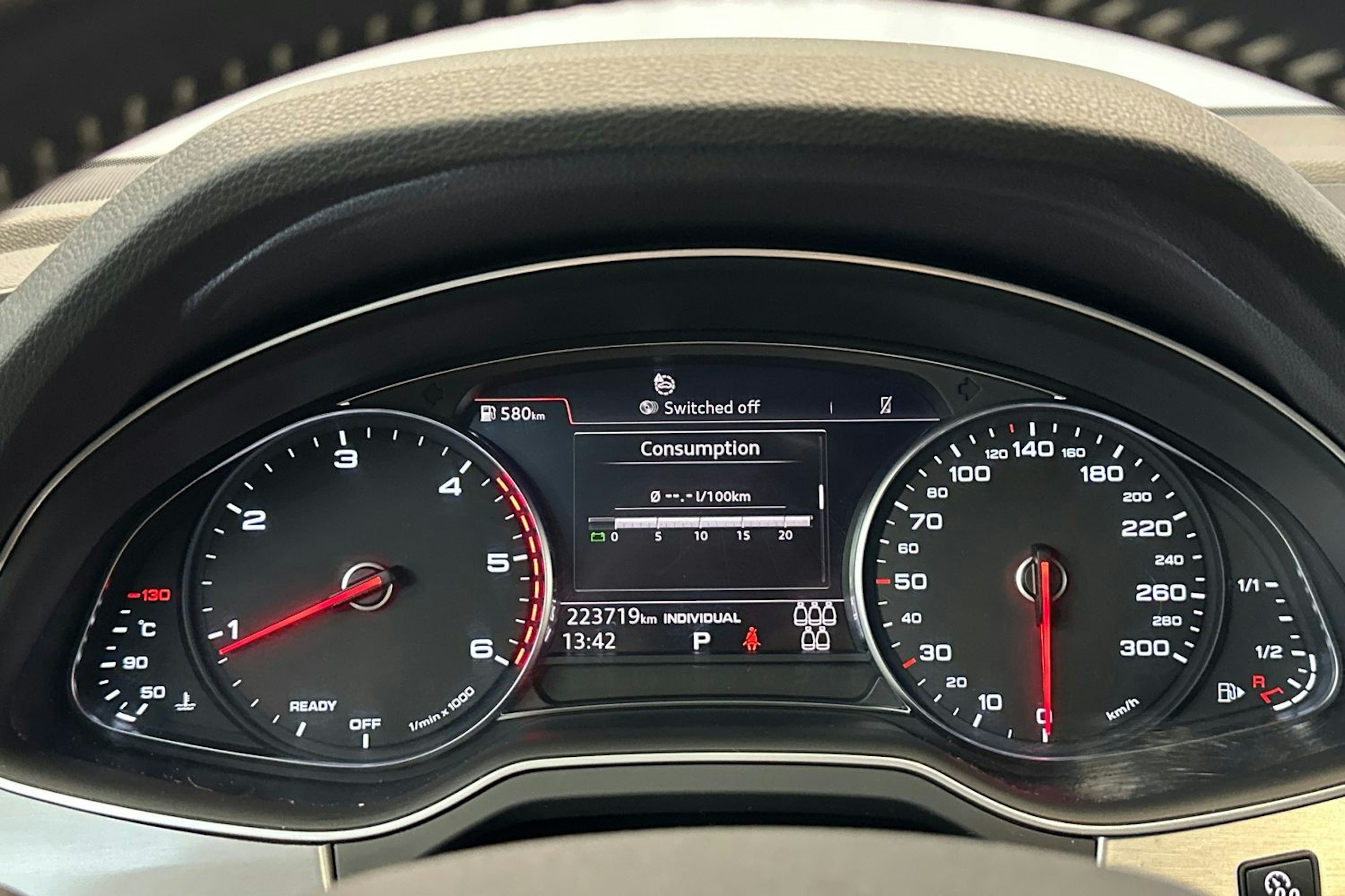 Valkoinen Audi Q7 2016 kuva 12.