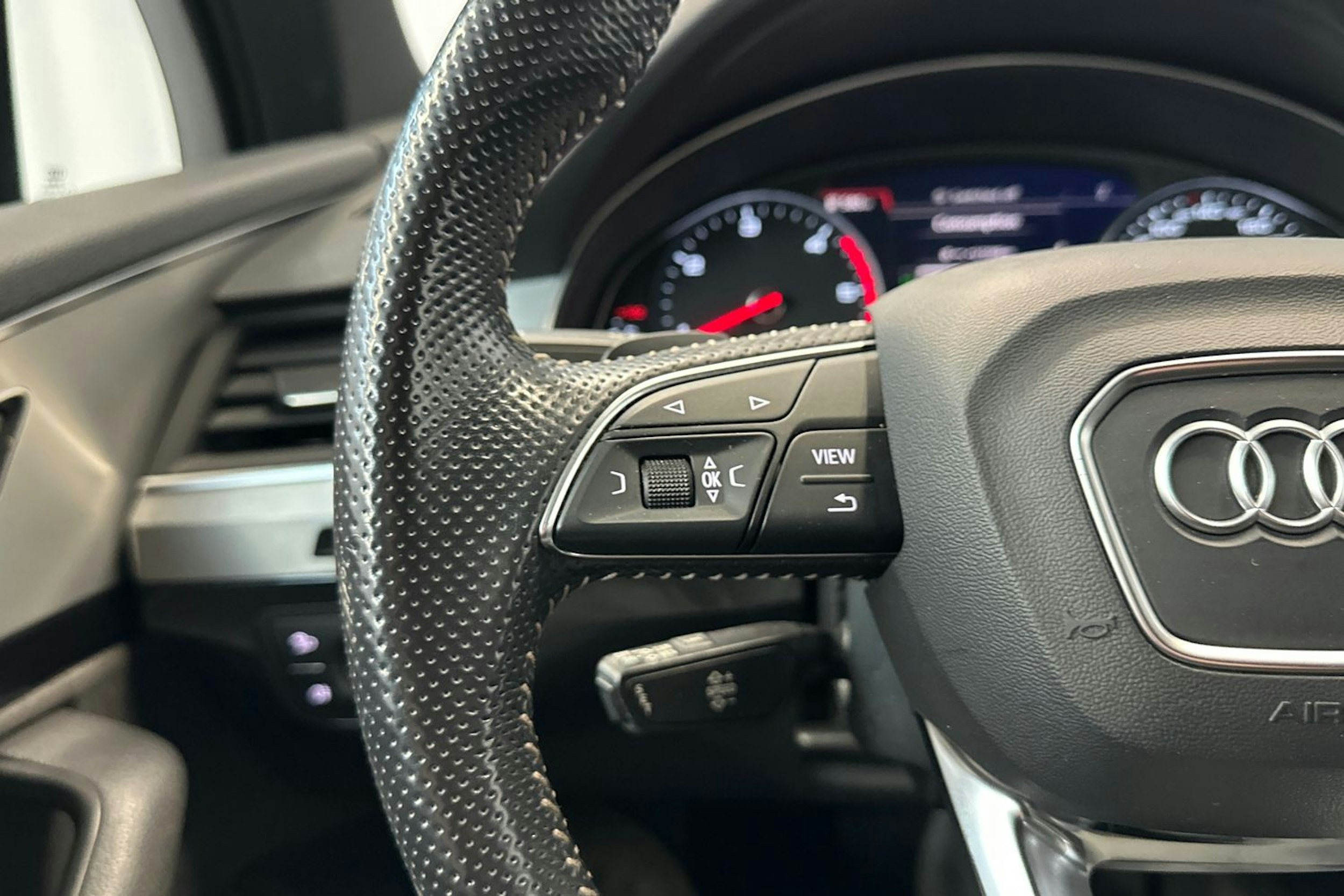 Valkoinen Audi Q7 2016 kuva 13.