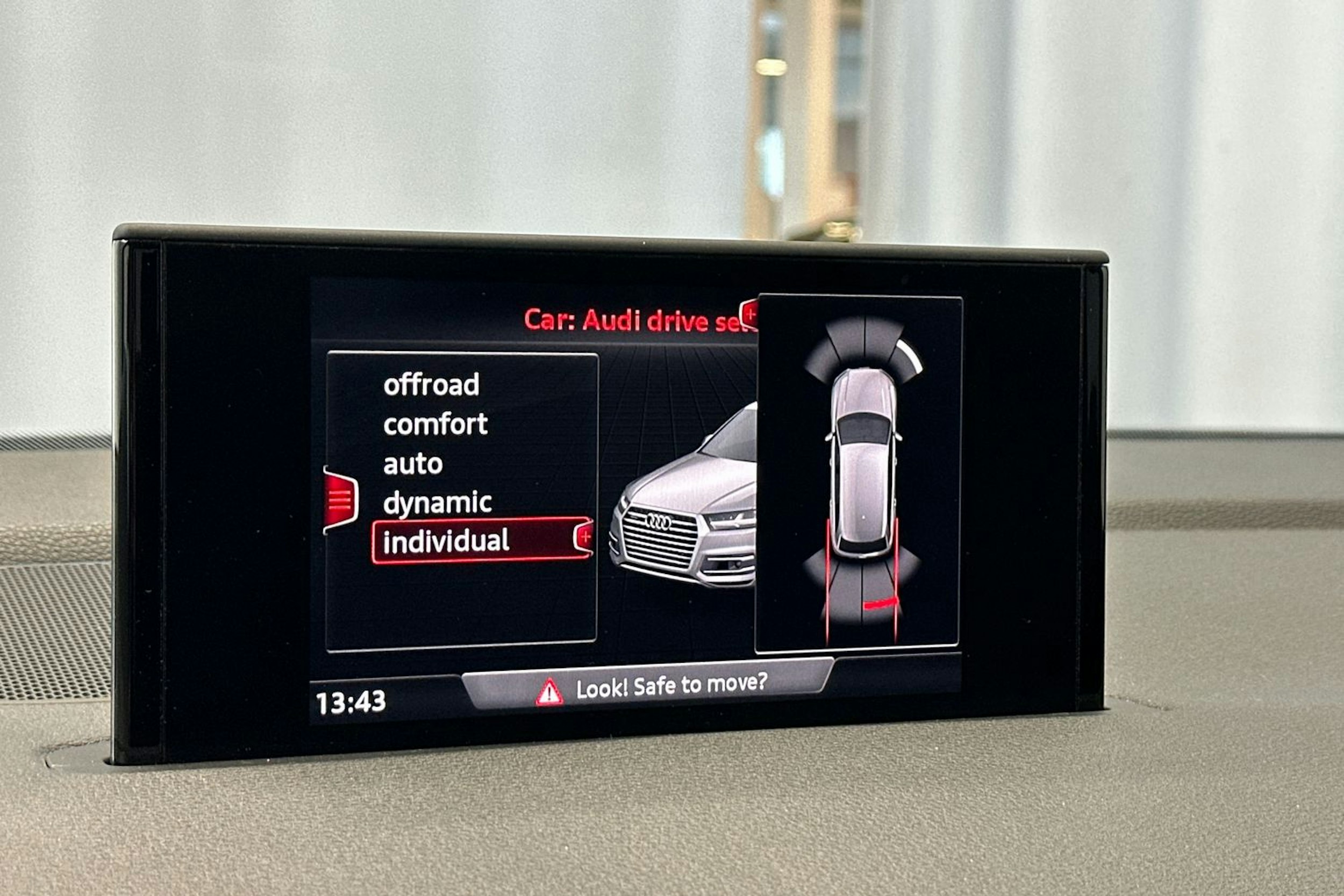 Valkoinen Audi Q7 2016 kuva 16.