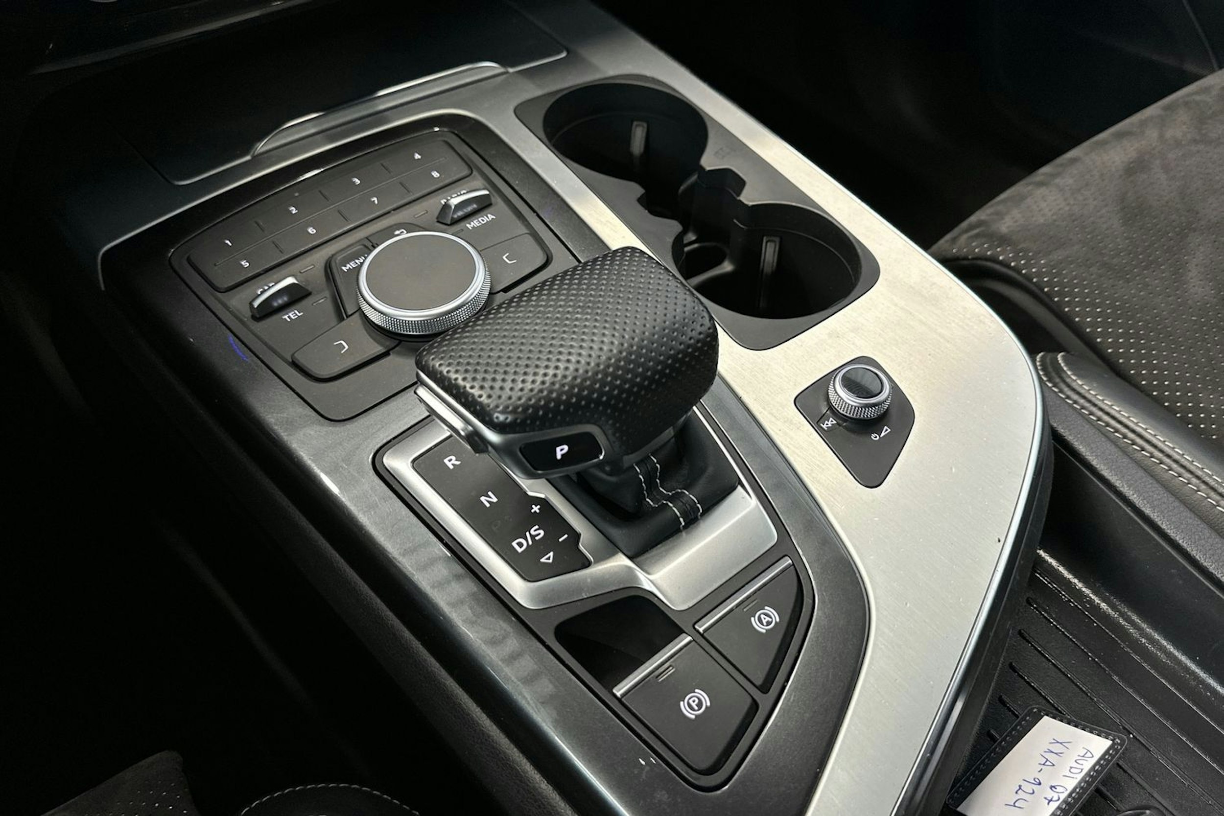 Valkoinen Audi Q7 2016 kuva 19.