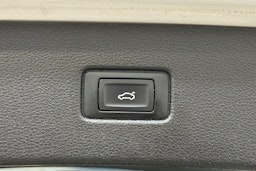 Valkoinen Audi Q7 2016 kuva 22.