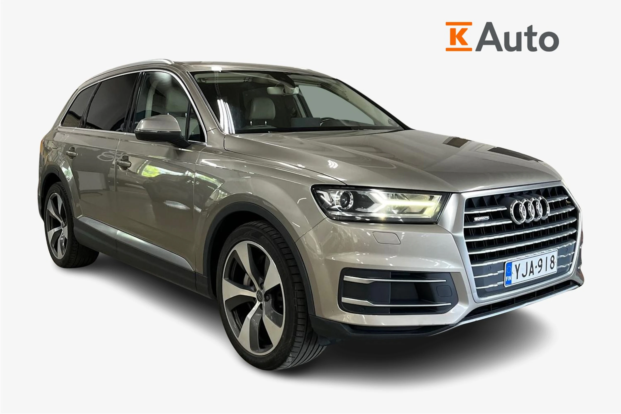 ruskea Audi Q7 2016 kuva 1.