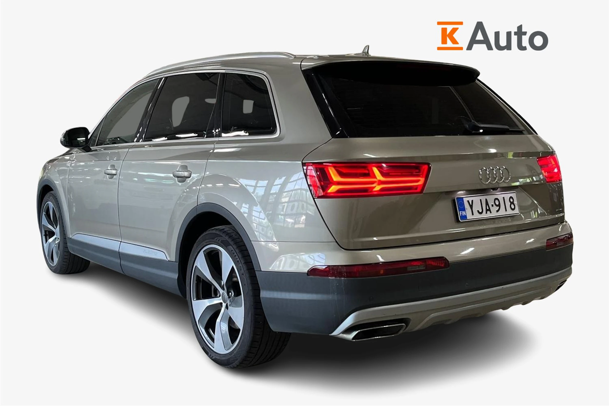 ruskea Audi Q7 2016 kuva 3.