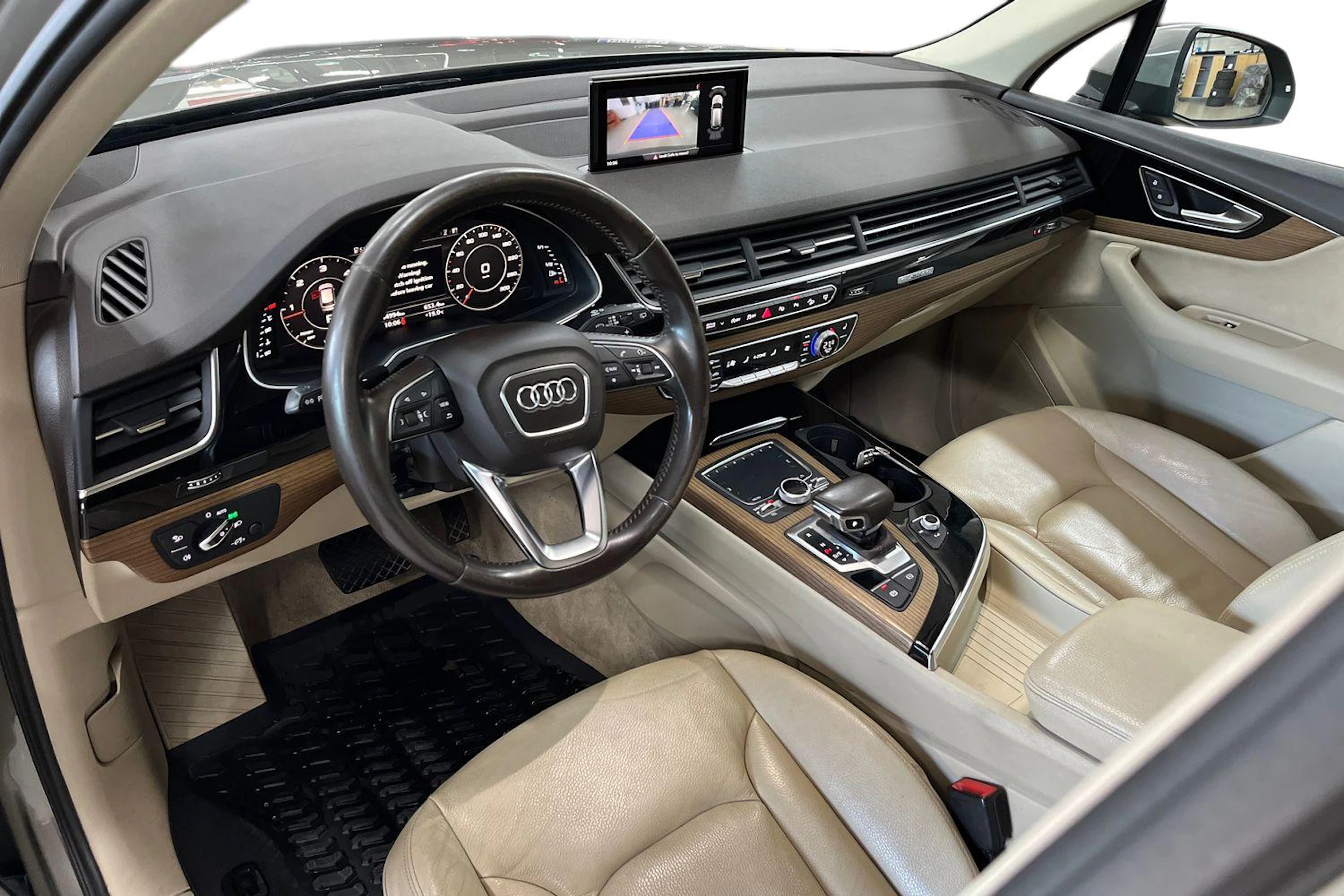 ruskea Audi Q7 2016 kuva 8.