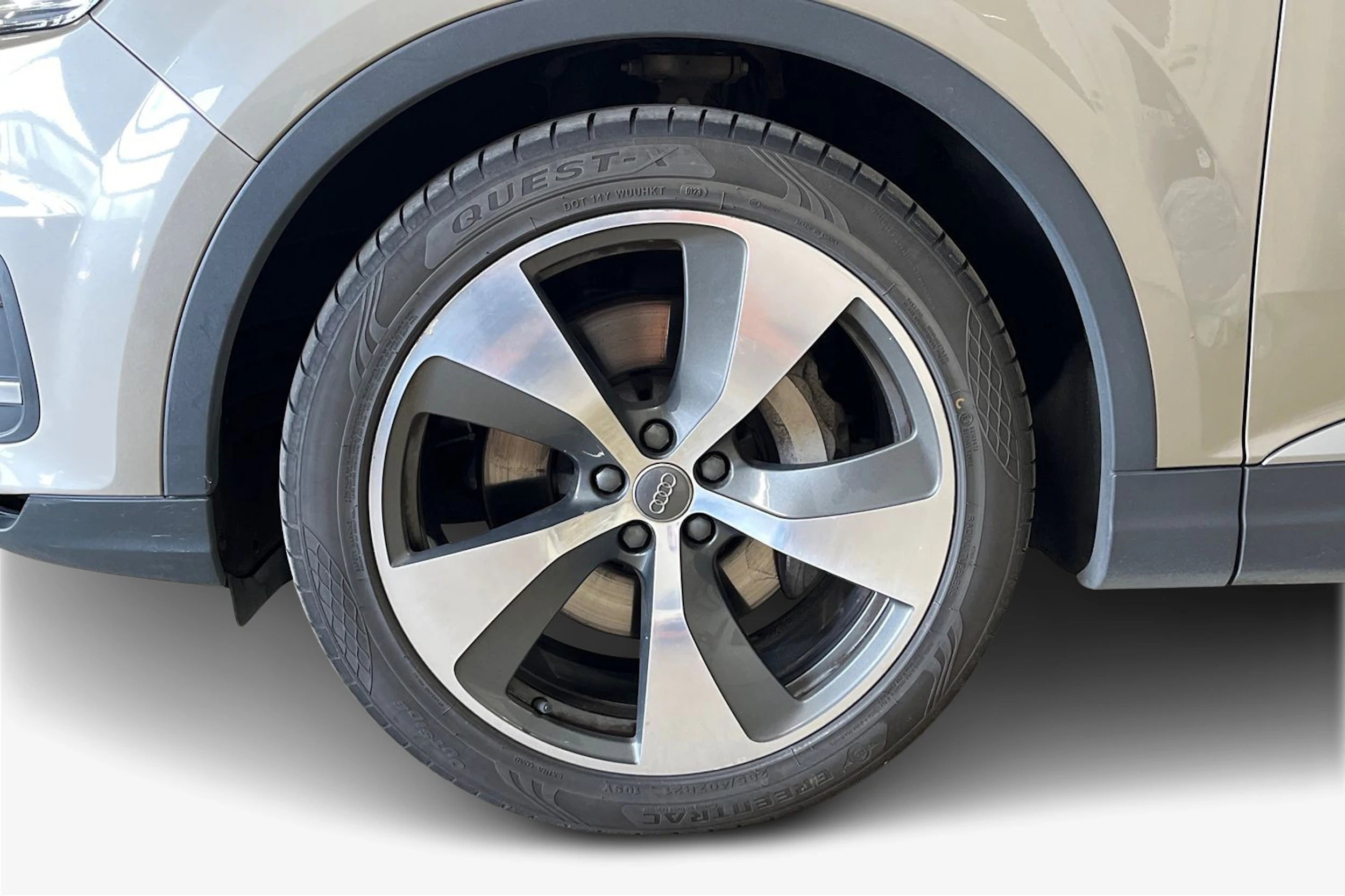ruskea Audi Q7 2016 kuva 12.