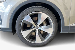 ruskea Audi Q7 2016 kuva 12.