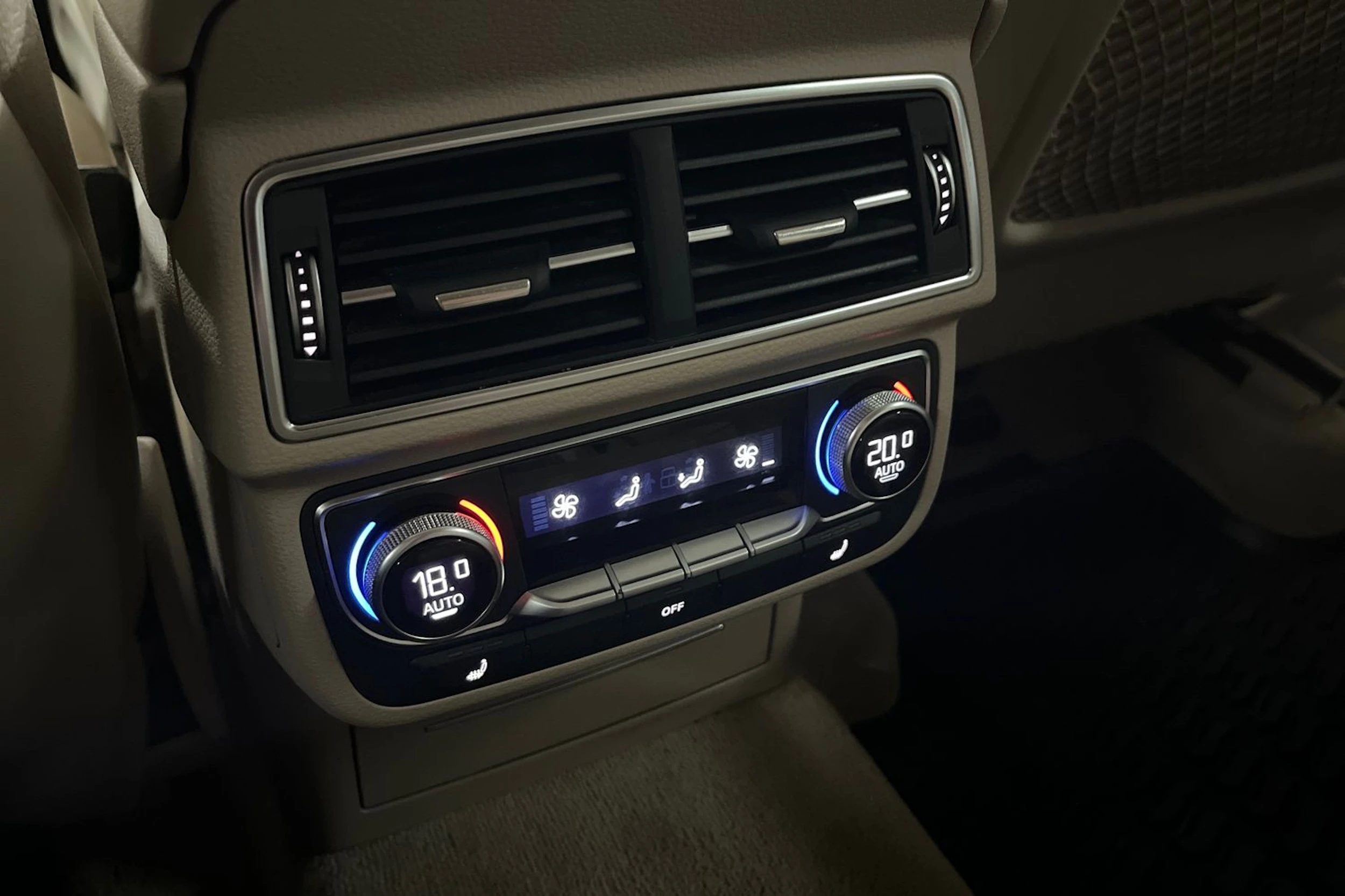 ruskea Audi Q7 2016 kuva 15.
