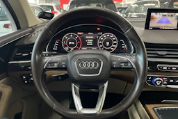 ruskea Audi Q7 2016 kuva 19.