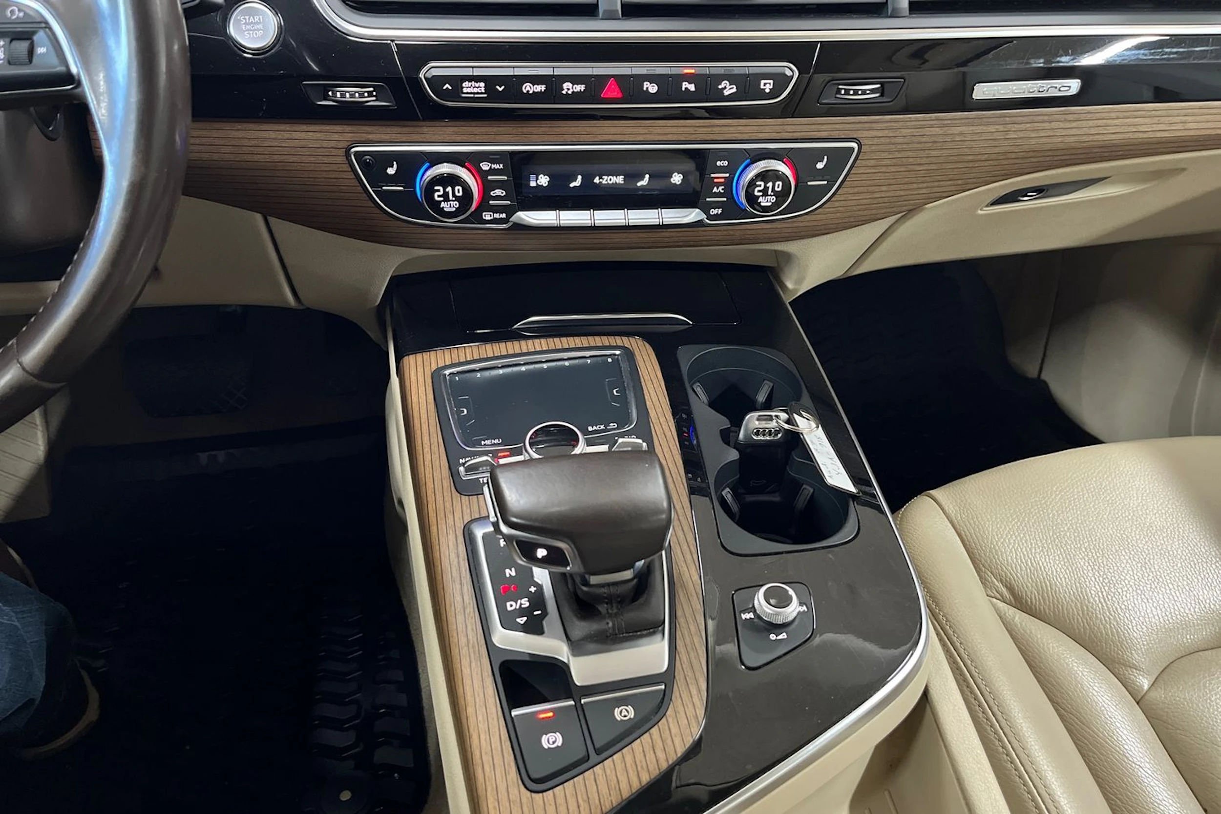 ruskea Audi Q7 2016 kuva 20.